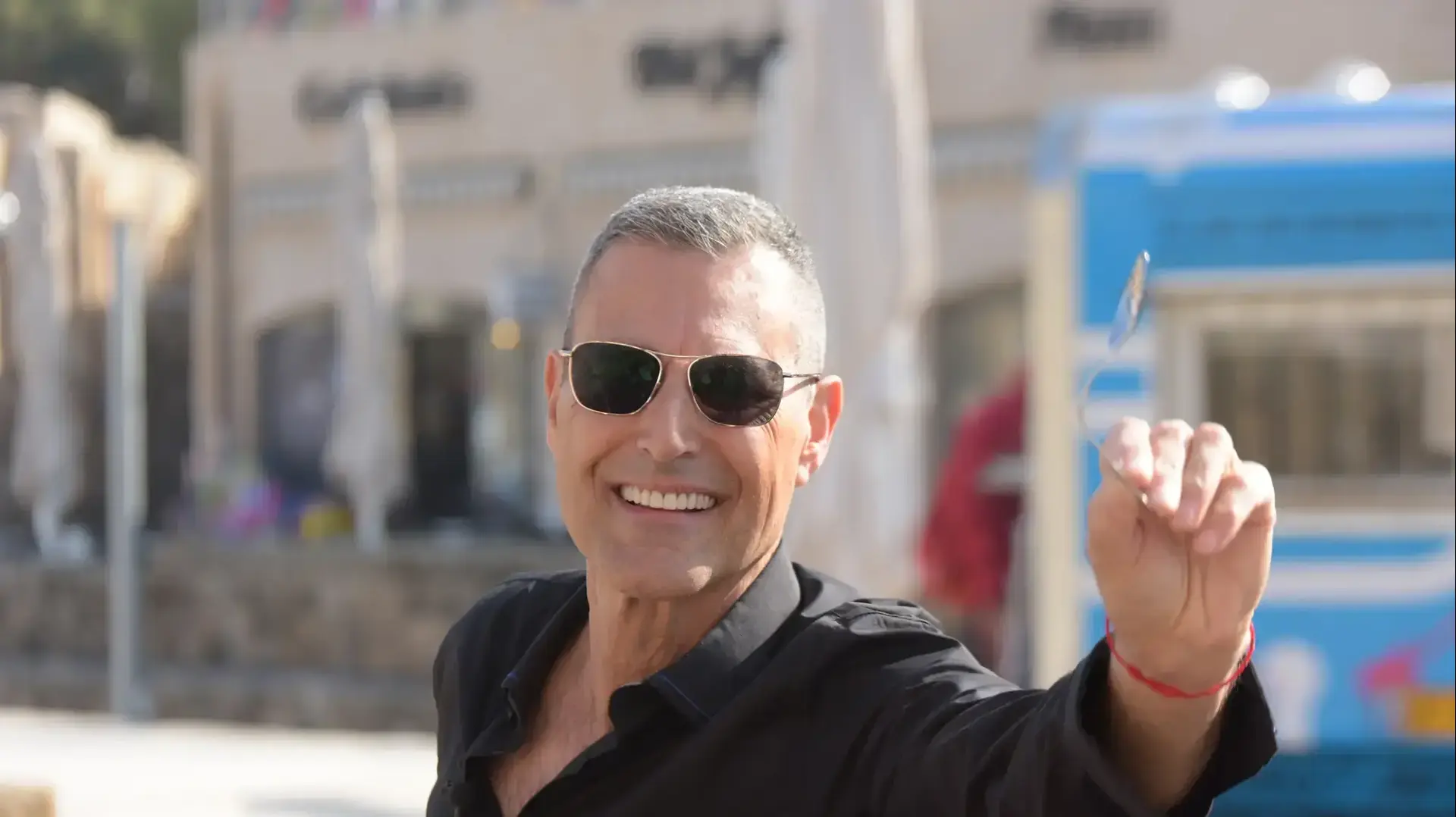 האמן הרב חושי אורי גלר, בראיון לאולפן וואלה, ינואר 2017 האמן הרב חושי אורי גלר, בראיון לאולפן וואלה, ינואר 2017