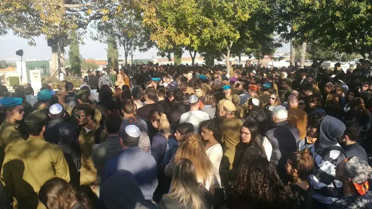 הלוויתו של החייל סלבה גרגאי שנהרג בתאונה בבסיס אל פורן, בית העלמין הצבאי ראשון לציון. ינואר 2017 הלוויתו של החייל סלבה גרגאי שנהרג בתאונה בבסיס אל פורן, בית העלמין הצבאי ראשון לציון. ינואר 2017