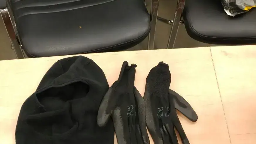 הציוד בו השתמשה כנופיה שפרצה לעסקים באמצעות טכנולוגיה לשיבוש תדרים, ינואר 2017 הציוד בו השתמשה כנופיה שפרצה לעסקים באמצעות טכנולוגיה לשיבוש תדרים, ינואר 2017