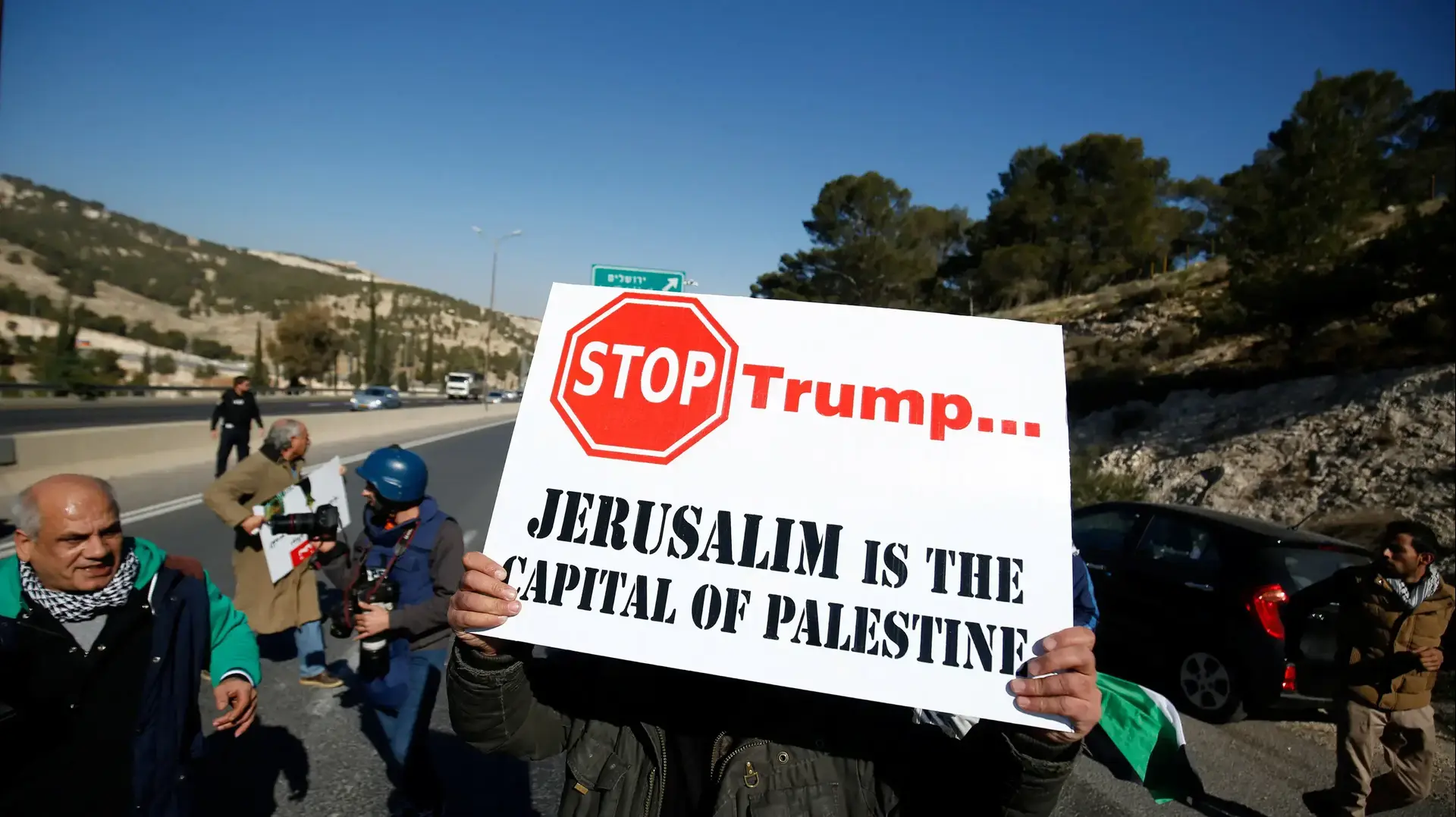 הפגנה נגד העברת שגרירות ארצות הברית לירושלים, ליד מעלה אדומים, 20 בינואר 2017 הפגנה נגד העברת שגרירות ארצות הברית לירושלים, ליד מעלה אדומים, 20 בינואר 2017