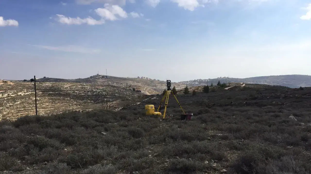 פקחי המנהל האזרחי בחלקות החלופיות למאחז עמונה, 22 בינואר 2017 פקחי המנהל האזרחי בחלקות החלופיות למאחז עמונה, 22 בינואר 2017