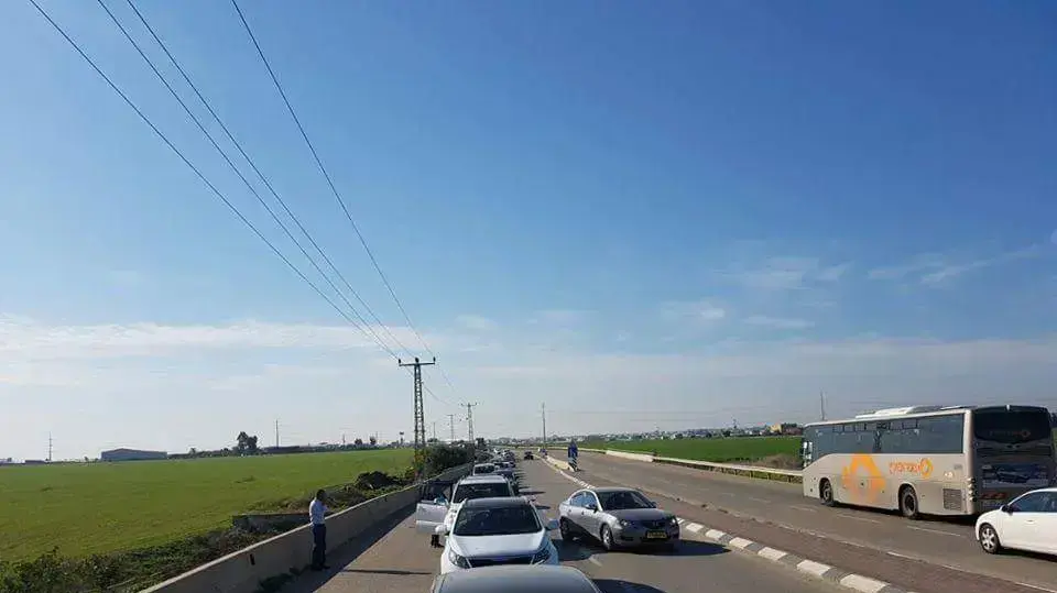 שיירה של התנועה האיסלאמית במחאה על הריסת הבתים באום אל חיראן ובקלנסווה, שיבושי תנועה בכביש 6. ינואר 2017 שיירה של התנועה האיסלאמית במחאה על הריסת הבתים באום אל חיראן ובקלנסווה, שיבושי תנועה בכביש 6. ינואר 2017