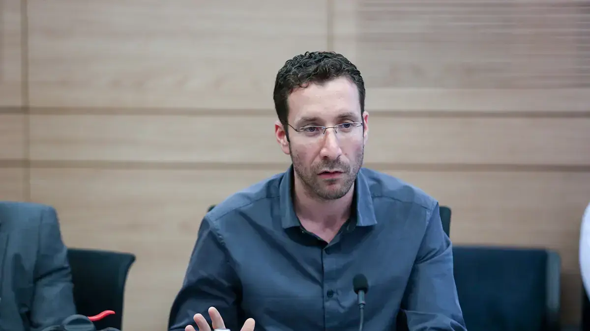איציק שמולי בוועדת העבודה, הרווחה והבריאות בדיון בקשיי המחלימים ממחלות קשות, כנסת. ינואר 2017 איציק שמולי בוועדת העבודה, הרווחה והבריאות בדיון בקשיי המחלימים ממחלות קשות, כנסת. ינואר 2017
