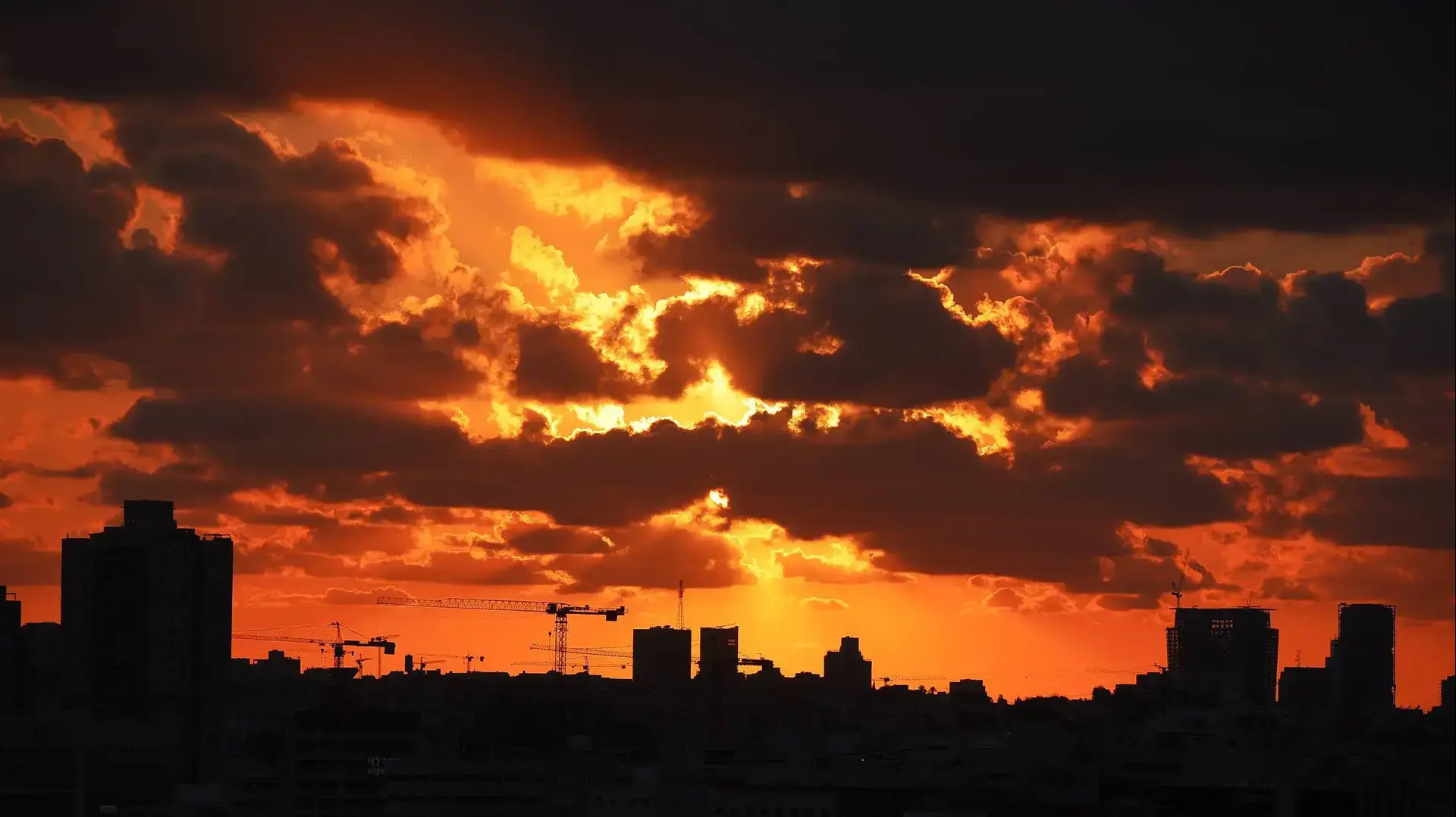 שקיעה בשמי גוש דן, 21 בינואר 2017 שקיעה בשמי גוש דן, 21 בינואר 2017