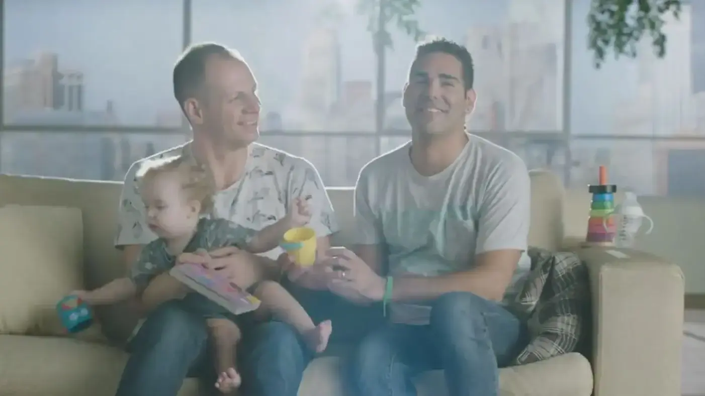 סערה בעקבות הפרסומת של סופר פארם המציגה משפחה של שני אבות ושתי אמהות