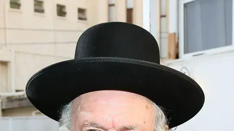 הרב יצחק זילברשטיין טוען שנשים נוהגות הן הסיבה לתאונות דרכים הרב יצחק זילברשטיין טוען שנשים נוהגות הן הסיבה לתאונות דרכים