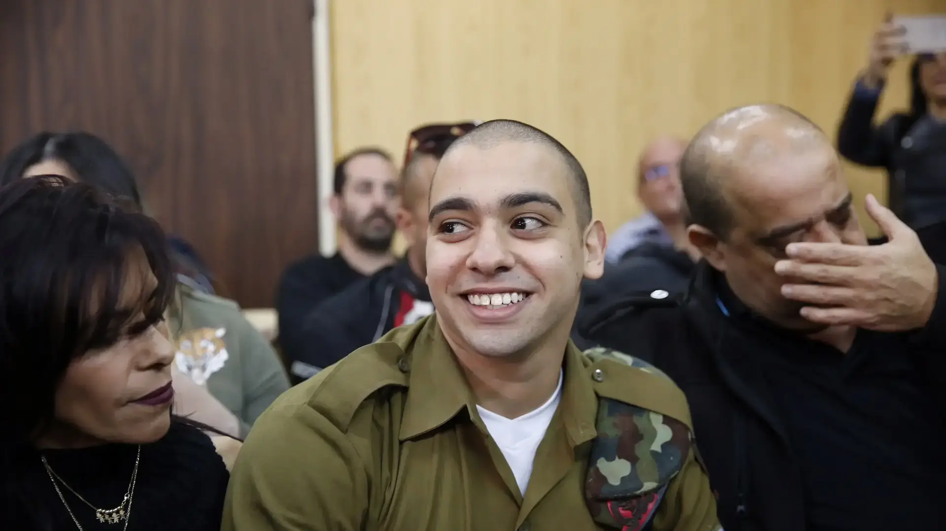 צ'רלי, אלאור ואושרה אזריה לפני הדיון בטיעונים לעונשו של אלאור  אזריה, הקריה 24 בינואר 2017