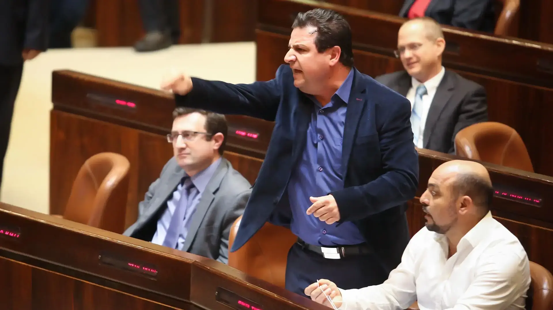 חבר הכנסת מהרשימה משותפת איימן עודה במליאת הכנסת, 25 בינואר 2017 חבר הכנסת מהרשימה משותפת איימן עודה במליאת הכנסת, 25 בינואר 2017