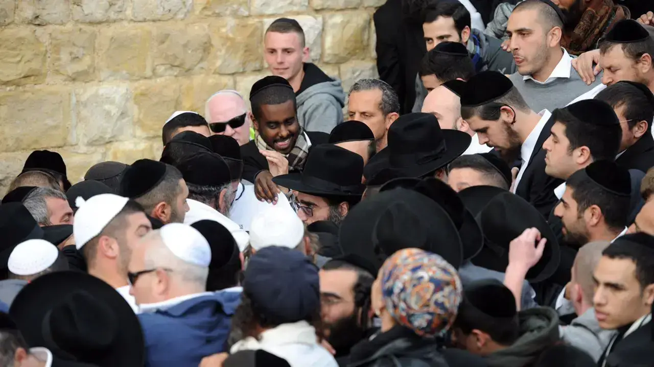 הרב יאשיהו פינטו בהר מירון לאחר שחרורו מהכלא היום, צפת. 25 בינואר 2017 הרב יאשיהו פינטו בהר מירון לאחר שחרורו מהכלא היום, צפת. 25 בינואר 2017