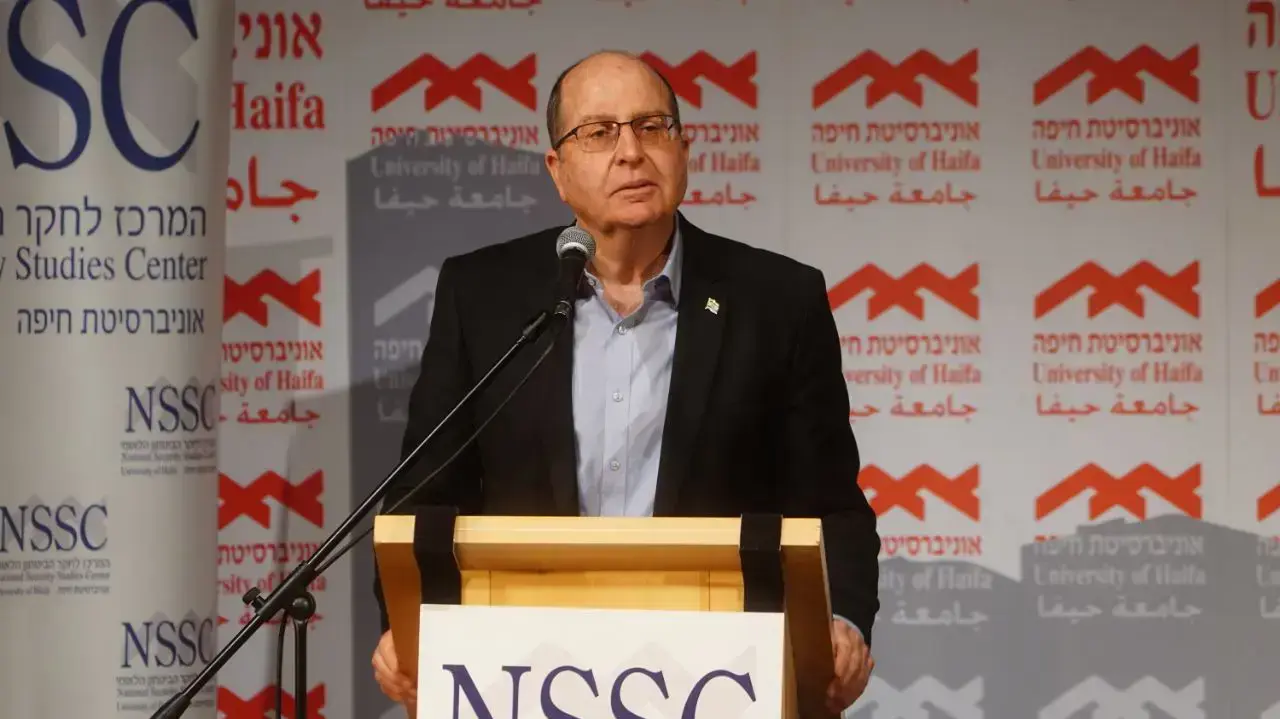משה יעלון, שר הביטחון לשעבר מרצה בנושא האתגרים הביטחוניים של ישראל במזרח תיכון משתנה. אוניברסיטת חיפה 25 בינואר 2017 משה יעלון, שר הביטחון לשעבר מרצה בנושא האתגרים הביטחוניים של ישראל במזרח תיכון משתנה. אוניברסיטת חיפה 25 בינואר 2017