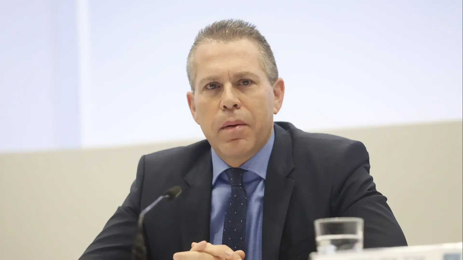 השר לביטחון פנים גלעד ארדן במסיבת עיתונאים בנושא אי הפללת צרכני קנאביס בבימ"ש המחוזי בתל אביב, 26 בינואר 2017 השר לביטחון פנים גלעד ארדן במסיבת עיתונאים בנושא אי הפללת צרכני קנאביס בבימ"ש המחוזי בתל אביב, 26 בינואר 2017