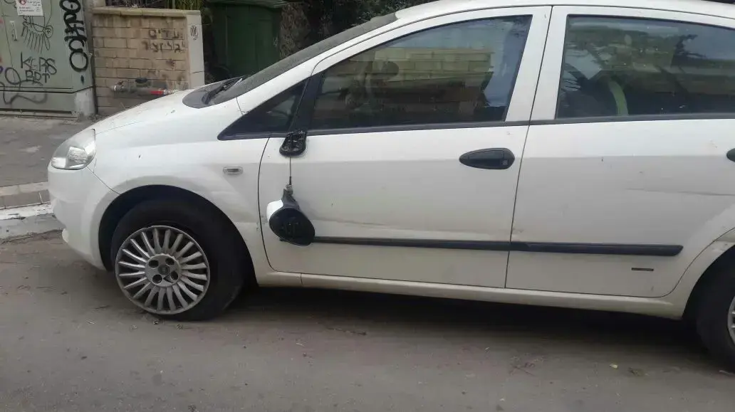 רכז שניזוק על ידי משאית שנסעה ופגעה במכוניות חונות, תל אביב, 26 בינואר 2017 רכז שניזוק על ידי משאית שנסעה ופגעה במכוניות חונות, תל אביב, 26 בינואר 2017