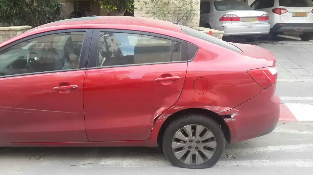 רכז שניזוק על ידי משאית שנסעה ופגעה במכוניות חונות, תל אביב, 26 בינואר 2017 רכז שניזוק על ידי משאית שנסעה ופגעה במכוניות חונות, תל אביב, 26 בינואר 2017