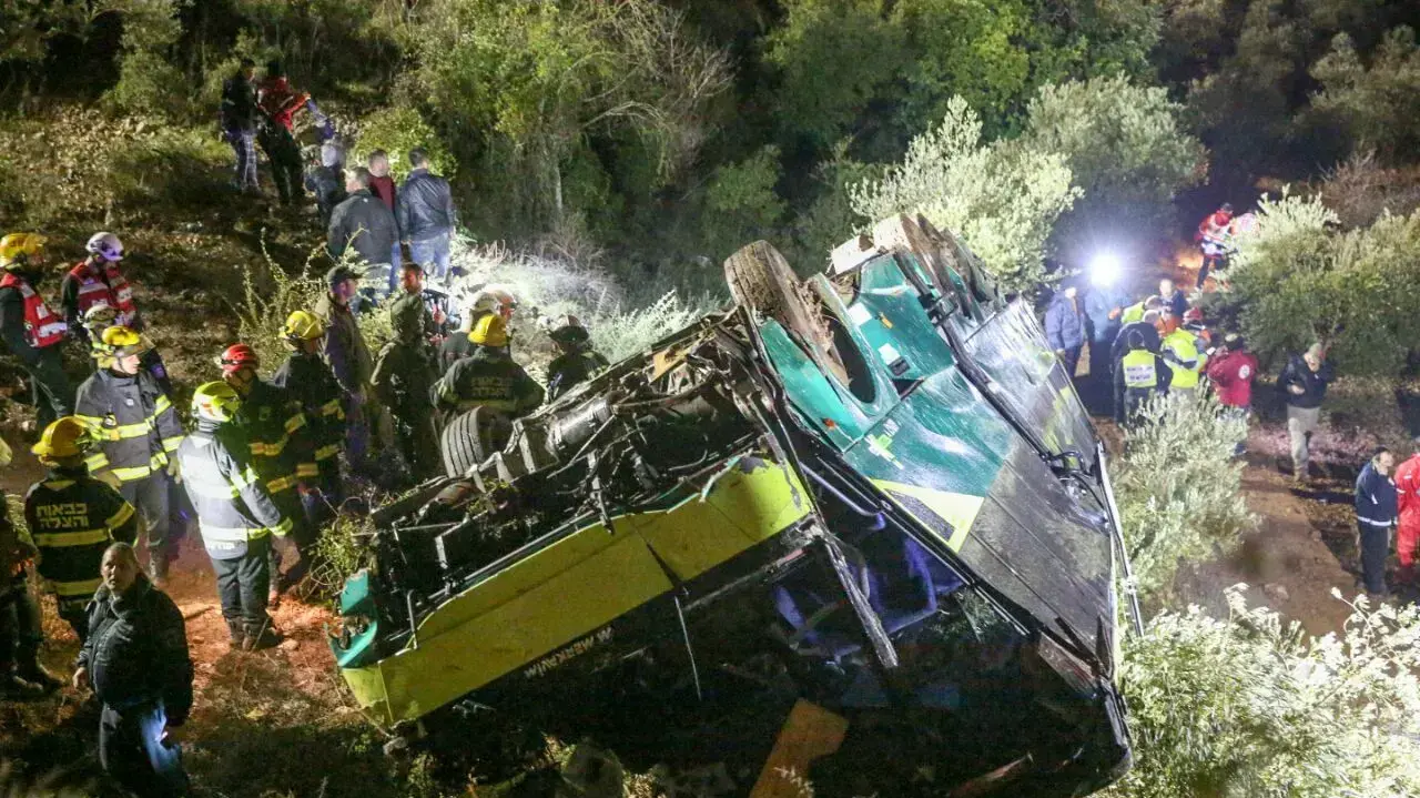 חילוץ הפצועים בהידרדרות האוטובוס לתהום במעלה לבונה, 27 בינואר 2017 חילוץ הפצועים בהידרדרות האוטובוס לתהום במעלה לבונה, 27 בינואר 2017