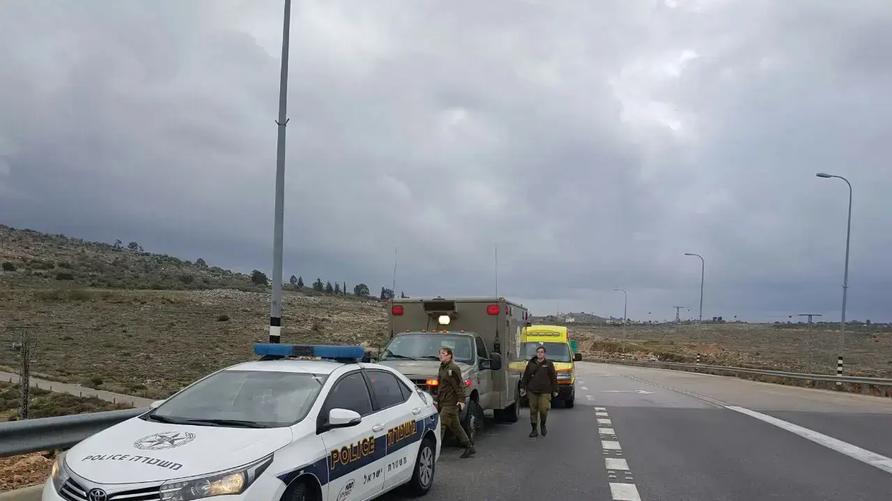 יריות שנורו לעבר כלי רכב באזור כיכר ניל"י שבבנימין, אין נפגעים. ינואר 2017 יריות שנורו לעבר כלי רכב באזור כיכר ניל"י שבבנימין, אין נפגעים. ינואר 2017