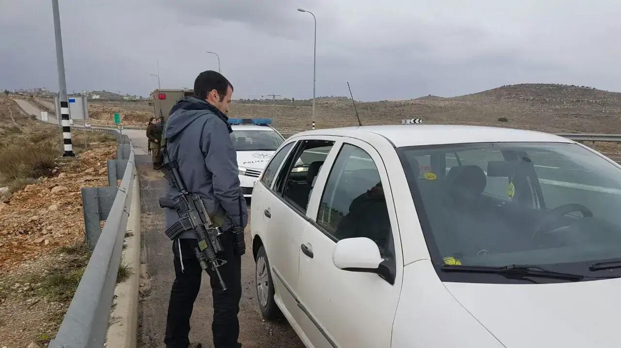 יריות שנורו לעבר כלי רכב באזור כיכר ניל"י שבבנימין, אין נפגעים. ינואר 2017 יריות שנורו לעבר כלי רכב באזור כיכר ניל"י שבבנימין, אין נפגעים. ינואר 2017