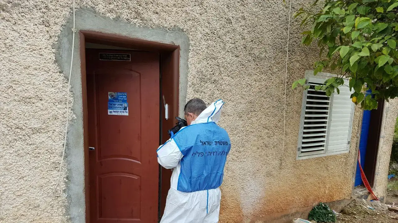 זירת הרצח ביישוב מגדל שליד טבריה בו נדקרו למוות אם ושלושת ילדיה, 28 בינואר 2017 זירת הרצח ביישוב מגדל שליד טבריה בו נדקרו למוות אם ושלושת ילדיה, 28 בינואר 2017