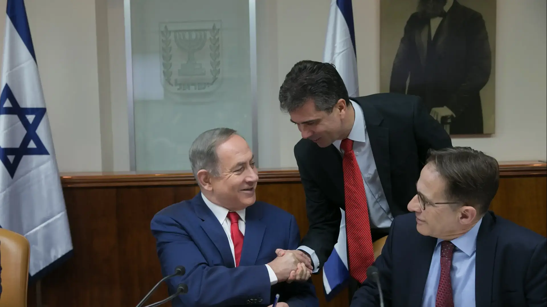 ראש הממשלה בנימין נתניהו והשר אלי כהן, ישיבת ממשלה 29 בינואר 2017 ראש הממשלה בנימין נתניהו והשר אלי כהן, ישיבת ממשלה 29 בינואר 2017
