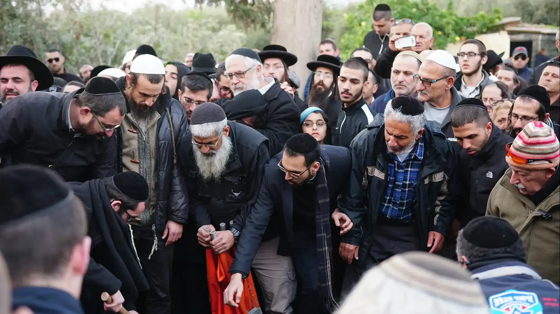 מאות בהלווייתו של נחמן עתיה שנרצח אמש על ידי שכנו ביישוב מגדל , 29 בינואר 2017 מאות בהלווייתו של נחמן עתיה שנרצח אמש על ידי שכנו ביישוב מגדל , 29 בינואר 2017