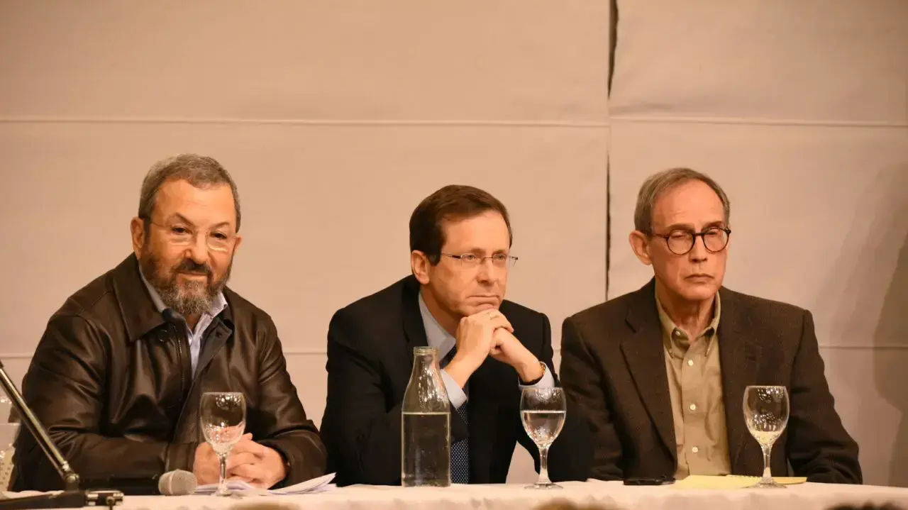 חבר הכנסת נחמן שי יו"ר האופוזיציה יצחק הרצוג ואהוד ברק במפגש עם אנשי מפלגת העבודה , 29 בינואר 2017 חבר הכנסת נחמן שי יו"ר האופוזיציה יצחק הרצוג ואהוד ברק במפגש עם אנשי מפלגת העבודה , 29 בינואר 2017
