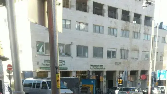 אשפה בשוק מחנה יהודה בירושלים חוסמת את תנועת הרכבת הקלה, 30 בינואר 2017 אשפה בשוק מחנה יהודה בירושלים חוסמת את תנועת הרכבת הקלה, 30 בינואר 2017
