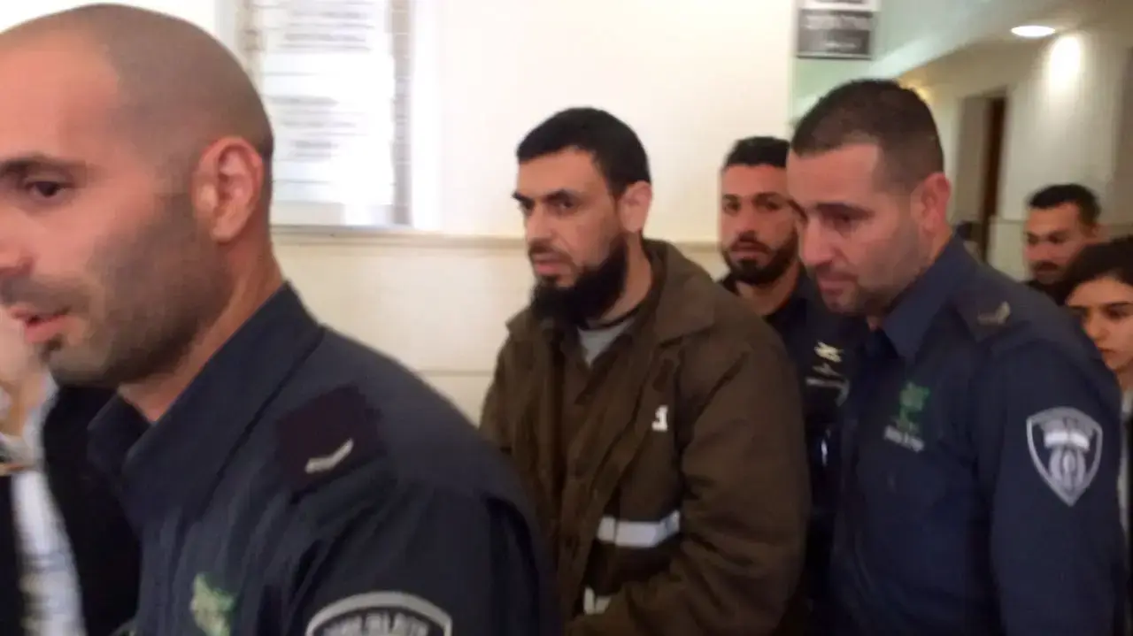 חאלד קוטינה הנאשם בביצוע פיגוע הדריסה שבו נהרג שלום שרקי מוסא לדיון בגזר דינו בבית המשפט המחוזי בירושלים , 30 בינואר 2017 חאלד קוטינה הנאשם בביצוע פיגוע הדריסה שבו נהרג שלום שרקי מוסא לדיון בגזר דינו בבית המשפט המחוזי בירושלים , 30 בינואר 2017
