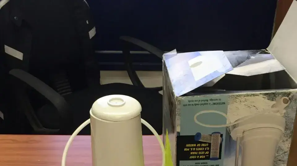 מסנן מים שהוברחו בתוכו סמי פיצוציות שנתפסו בנתב"ג, 30 בינואר 2017
