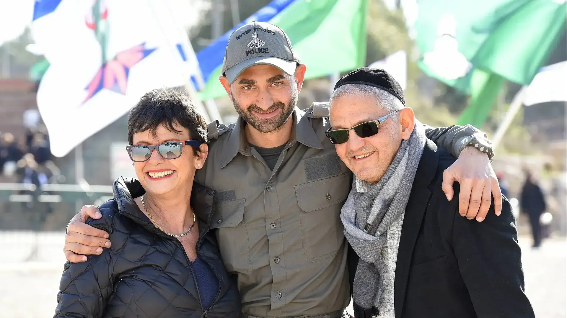 יוסף, יוני ויעל זרקא בטקס ההשבעה לצה"ל בשירות במשמר הגבול, צומת חדיד. 30 בינואר 2017 יוסף, יוני ויעל זרקא בטקס ההשבעה לצה"ל בשירות במשמר הגבול, צומת חדיד. 30 בינואר 2017