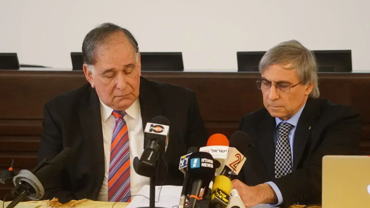 ראש עיריית חיפה יונה יהב ופרופסור אהוד קינן מהטכניון במסיבת עיתונאים בנושא סכנות האמוניה, חיפה, 31 בינואר 2017 ראש עיריית חיפה יונה יהב ופרופסור אהוד קינן מהטכניון במסיבת עיתונאים בנושא סכנות האמוניה, חיפה, 31 בינואר 2017
