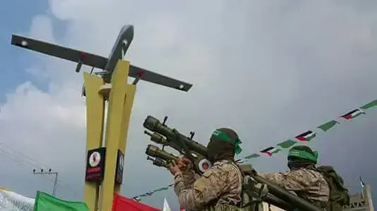 אנשי חמאס בעצרת בעזה לזכר מהנדס המלט"ים התוניסאי מוחמד א-זווארי, 31 בינואר 2017