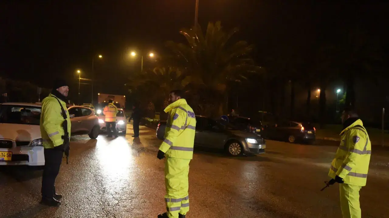 שוטרים וחיילים חוסמים את הגישה לעופרה, 31 בינואר 2017 שוטרים וחיילים חוסמים את הגישה לעופרה, 31 בינואר 2017