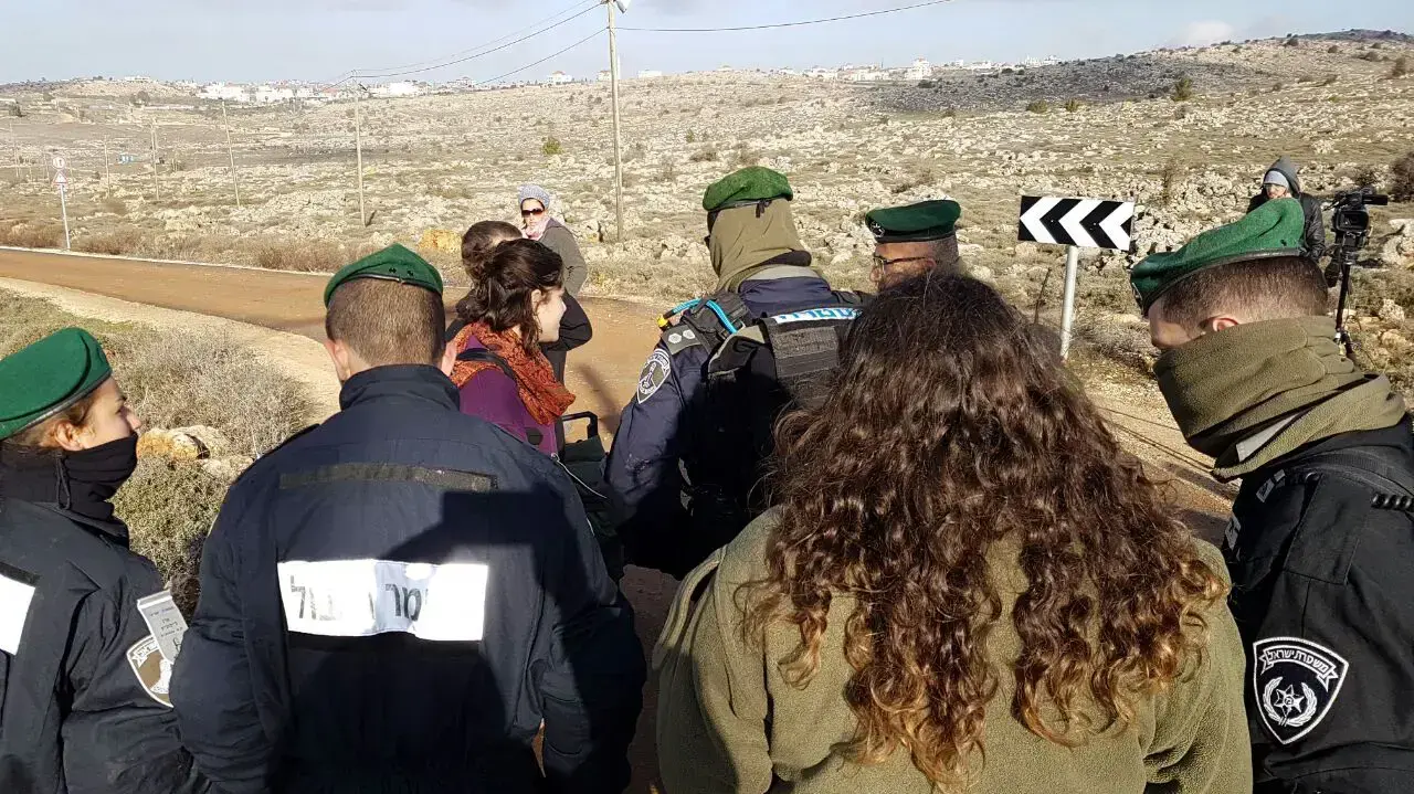 תושבי עמונה ותומכים מתבצרים בבתים במאחז לקראת הפינוי , 1 בפברואר 2017 תושבי עמונה ותומכים מתבצרים בבתים במאחז לקראת הפינוי , 1 בפברואר 2017