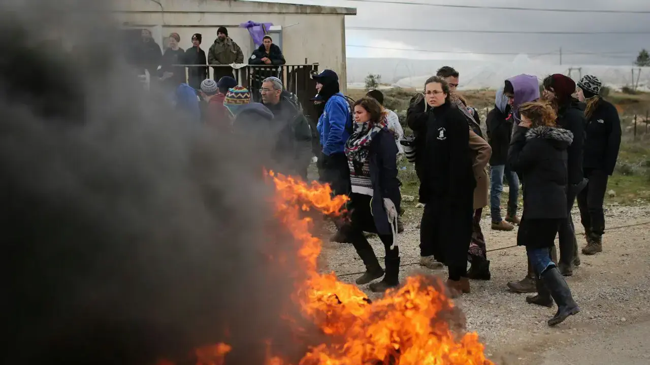 עימותים אלימים בין שוטרים לבין מתנגדי הפינוי במאחז עמונה, 1 בפברואר 2017 עימותים אלימים בין שוטרים לבין מתנגדי הפינוי במאחז עמונה, 1 בפברואר 2017