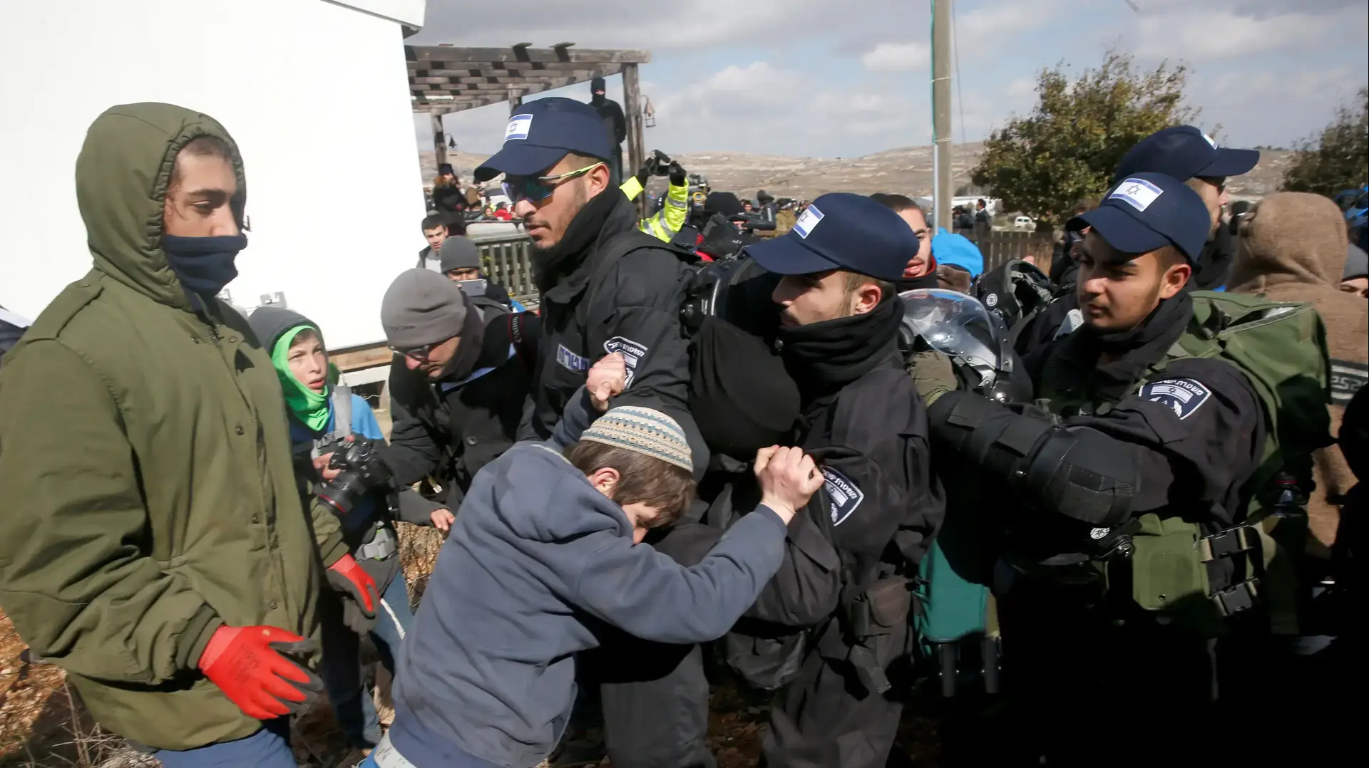 פינוי המאחז עמונה, פברואר 2016 פינוי המאחז עמונה, פברואר 2016