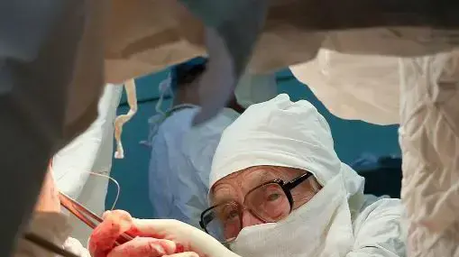 הרופאה המבוגרת בעולם הרופאה המבוגרת בעולם