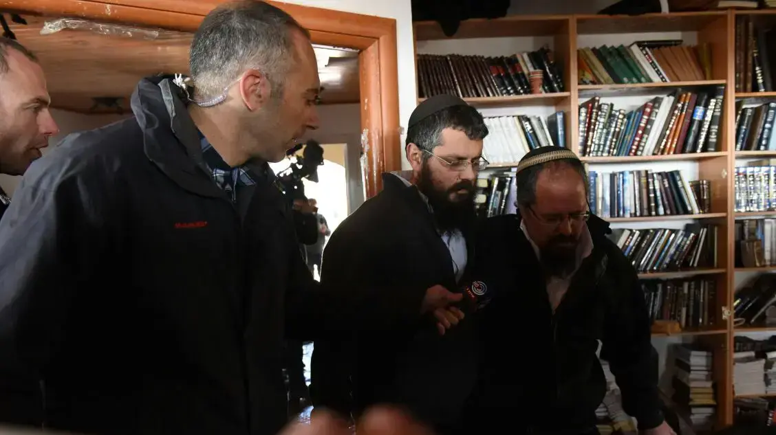 בית הכנסת בו התבצרו מתנגדי פינוי עמונה, 2 בפברואר 2017 בית הכנסת בו התבצרו מתנגדי פינוי עמונה, 2 בפברואר 2017