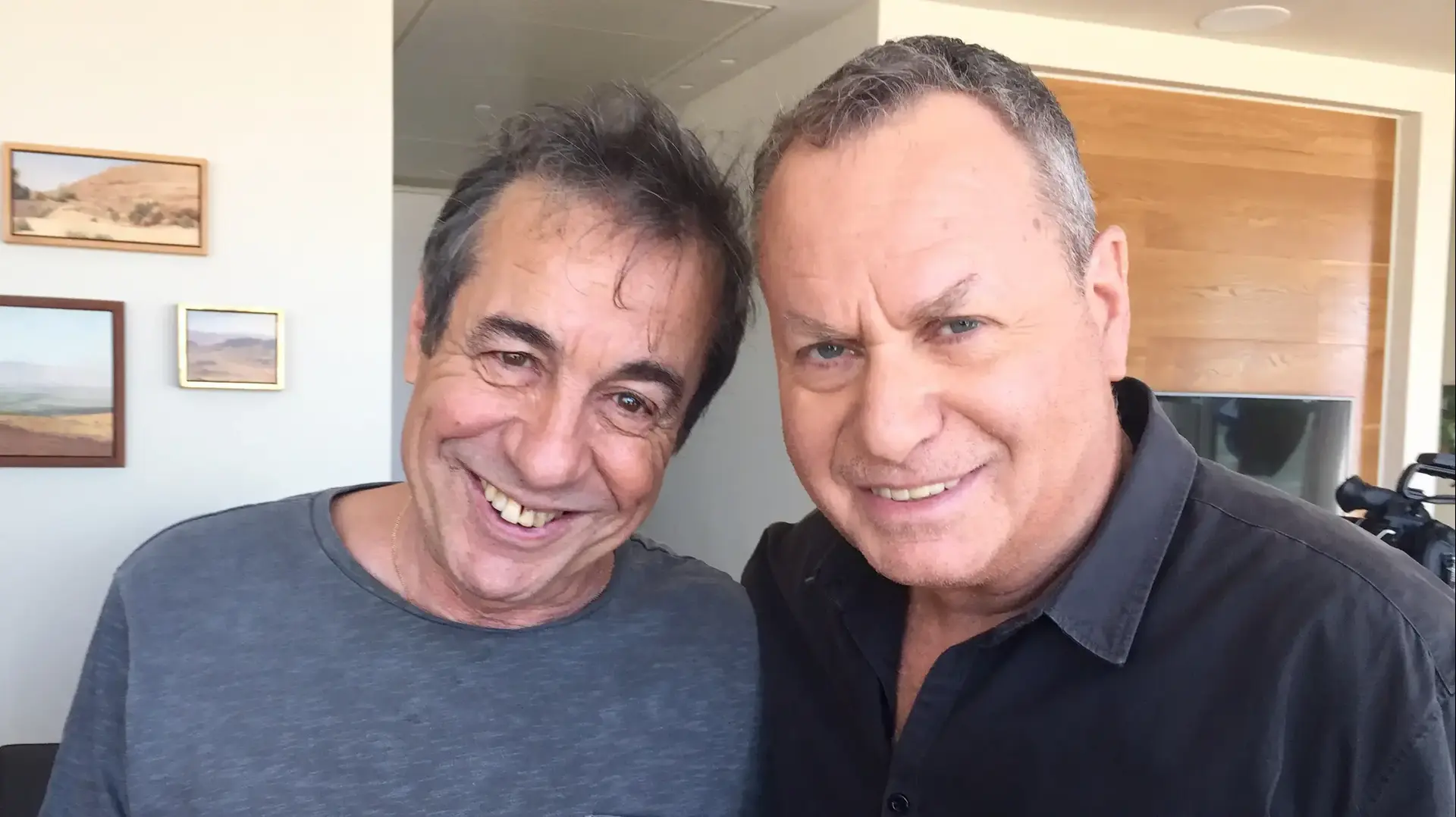 העולם עצוב אז צוחקים, יהונתן גפן, שלמה בראבא העולם עצוב אז צוחקים, יהונתן גפן, שלמה בראבא