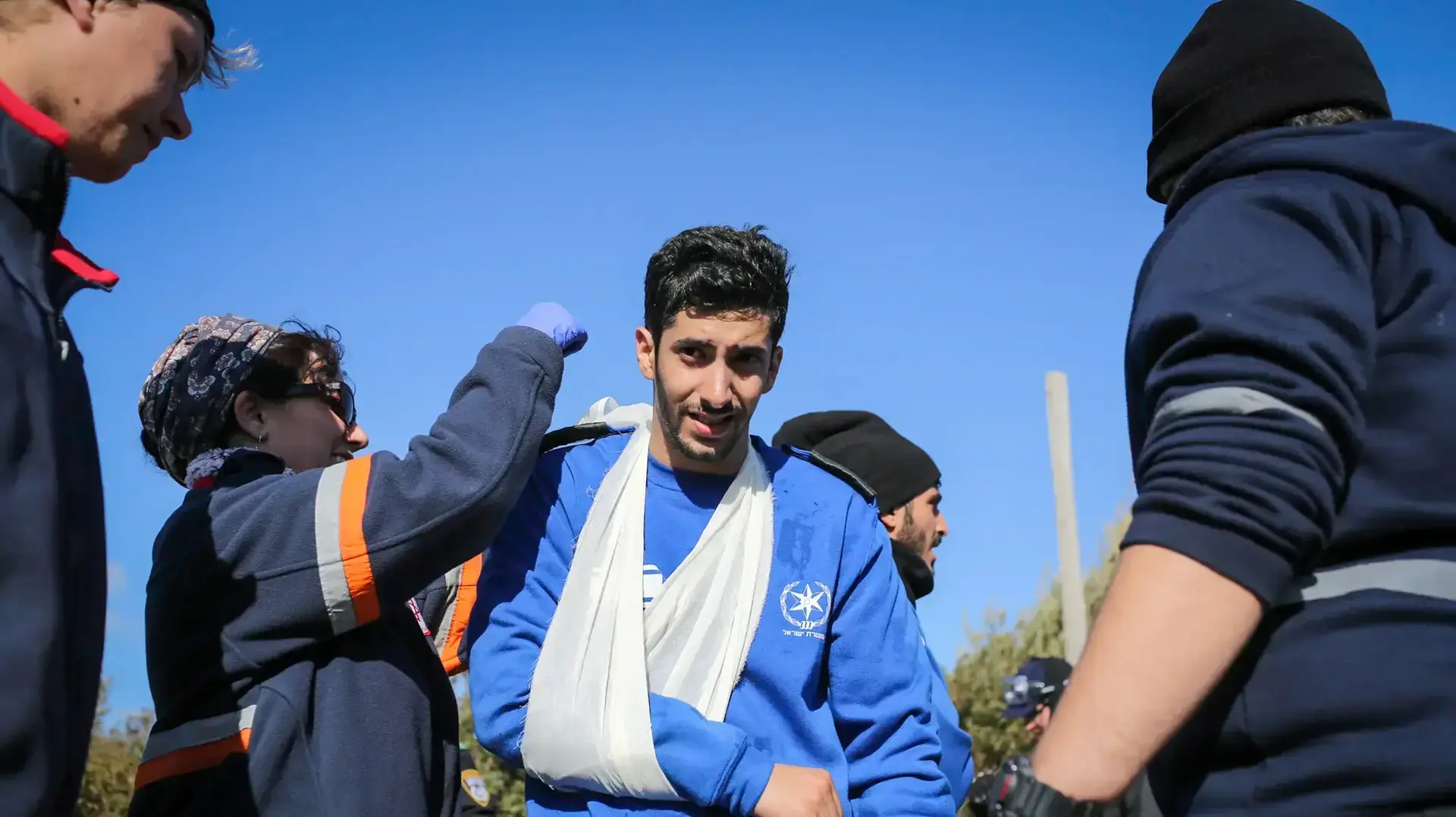עימותים עם שוטרים במהלך פינוי המאחז עמונה. פברואר 2017 עימותים עם שוטרים במהלך פינוי המאחז עמונה. פברואר 2017