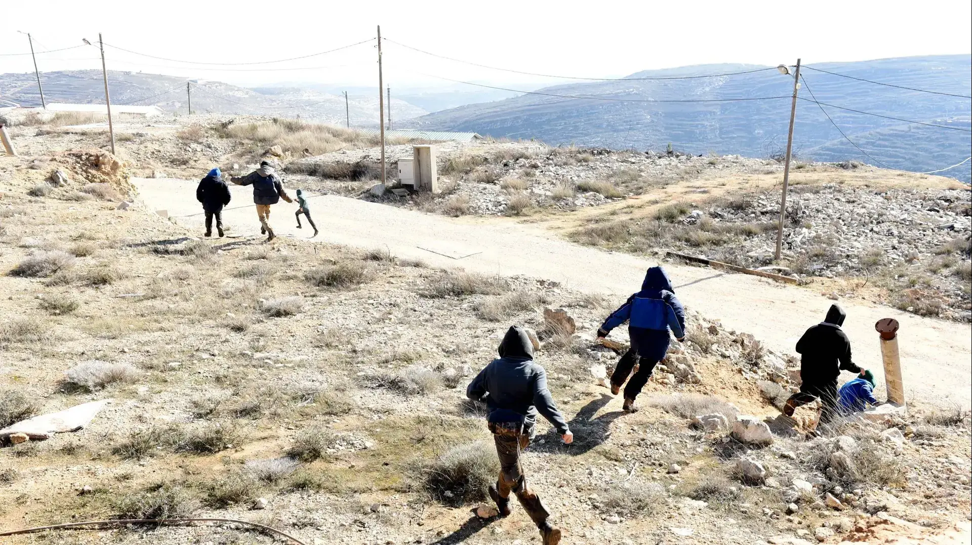 עימותים עם שוטרים במהלך פינוי המאחז עמונה. פברואר 2017 עימותים עם שוטרים במהלך פינוי המאחז עמונה. פברואר 2017