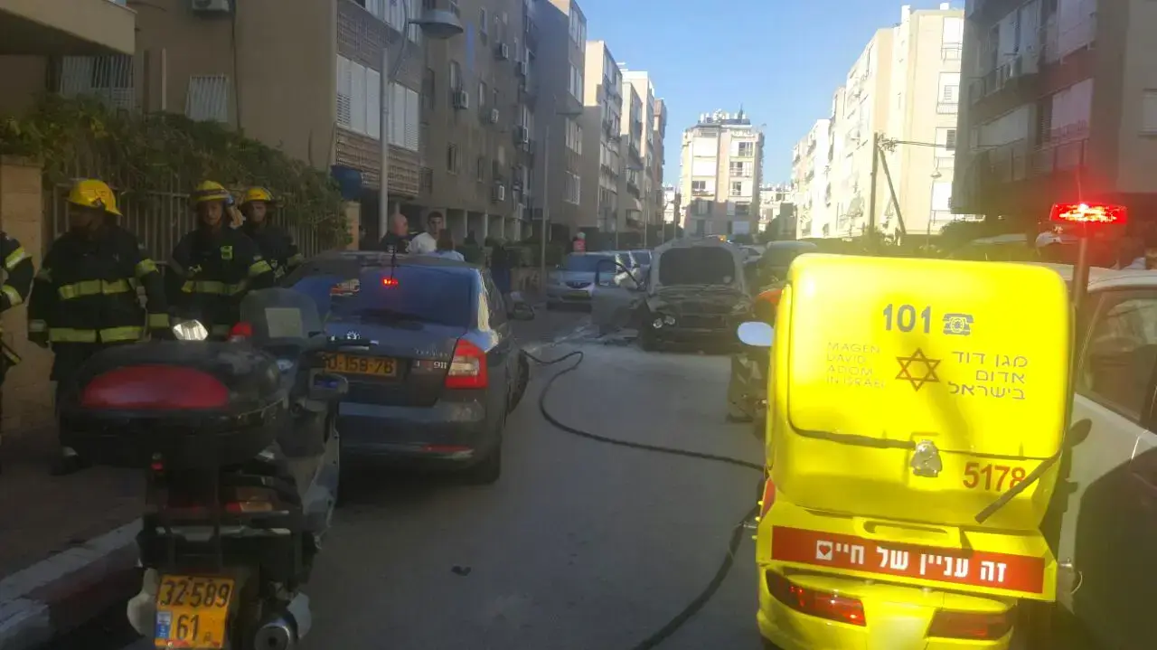 זירת פיצוץ כלי רכב ברחוב יבנה שבחולון, פברואר 2017 זירת פיצוץ כלי רכב ברחוב יבנה שבחולון, פברואר 2017
