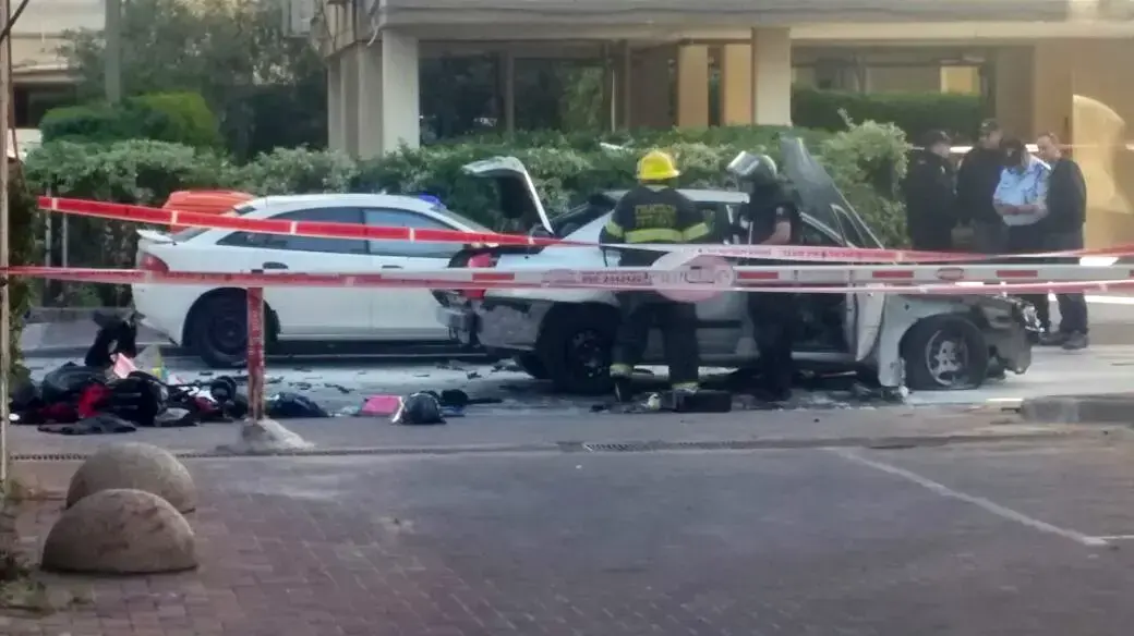 אב וארבעת ילדיו נפצעו בפיצוץ רכב בחולון אב וארבעת ילדיו נפצעו בפיצוץ רכב בחולון