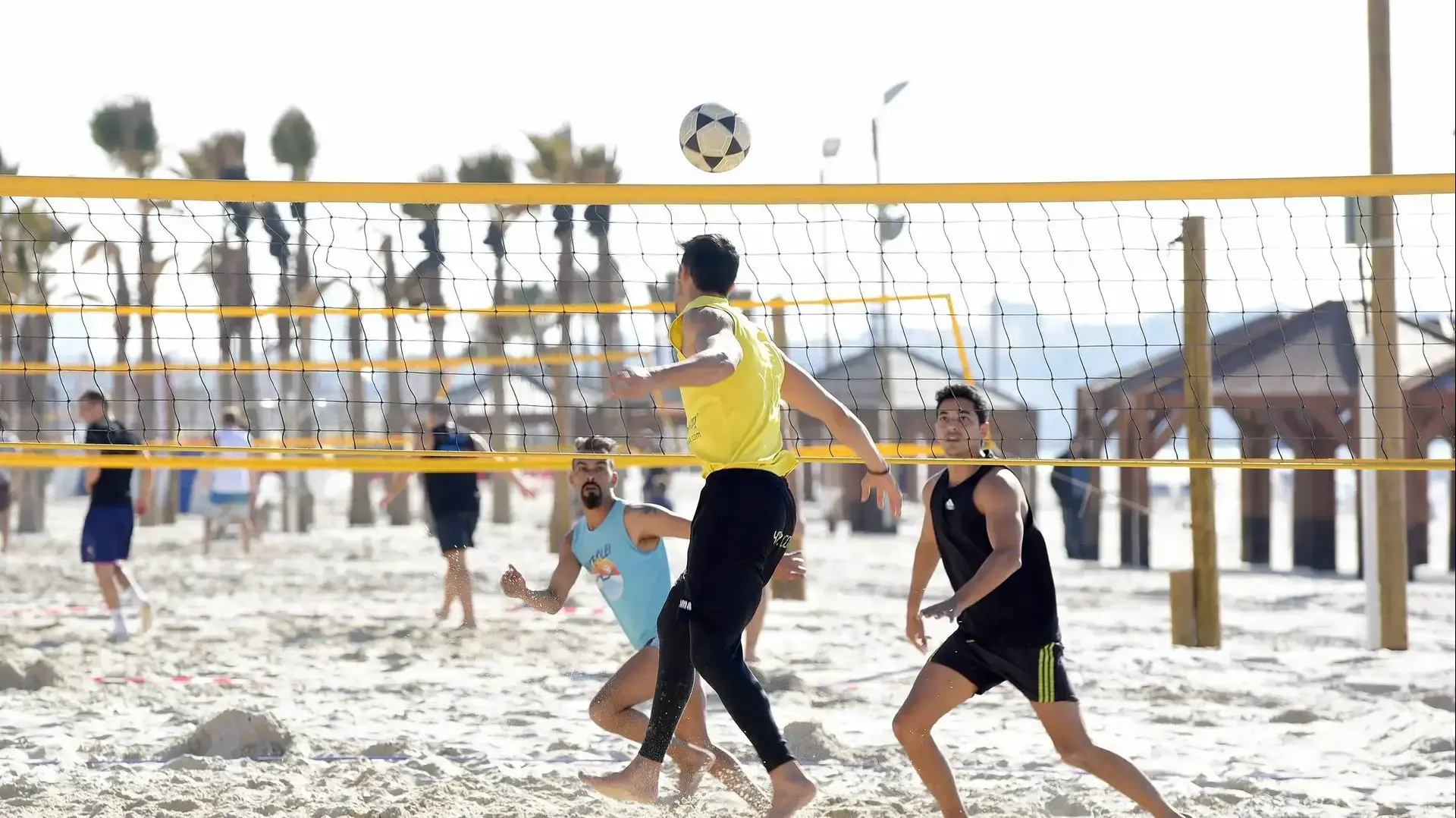 פברואר שמשי וקר בחוף הים בתל אביב 03 פברואר 2017 פברואר שמשי וקר בחוף הים בתל אביב 03 פברואר 2017