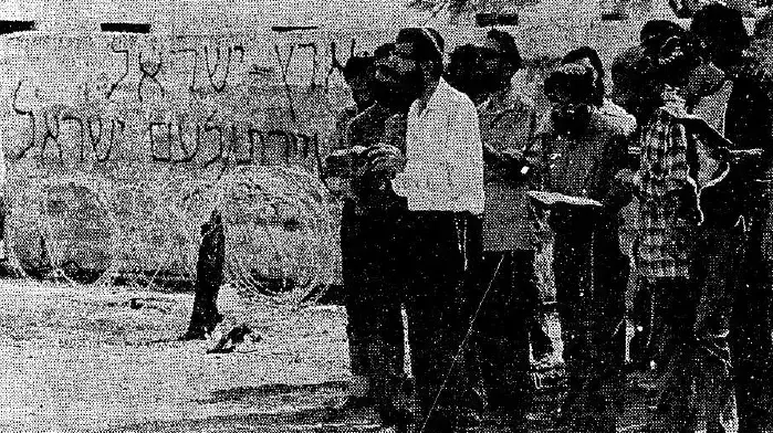 מתפללים בנאות סיני, ערב פינוי גן הירק, מעריב 1979 מתפללים בנאות סיני, ערב פינוי גן הירק, מעריב 1979