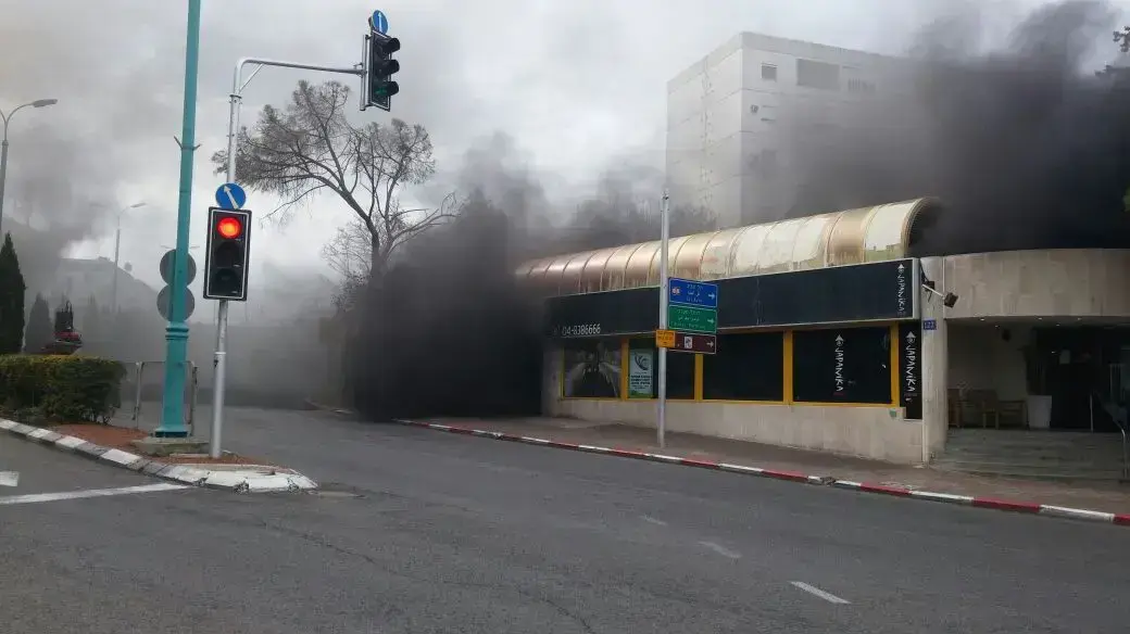 שריפה פרצה בתחנת הכרמלית כיכר פריז בחיפה, 4 בפברואר 2017 שריפה פרצה בתחנת הכרמלית כיכר פריז בחיפה, 4 בפברואר 2017