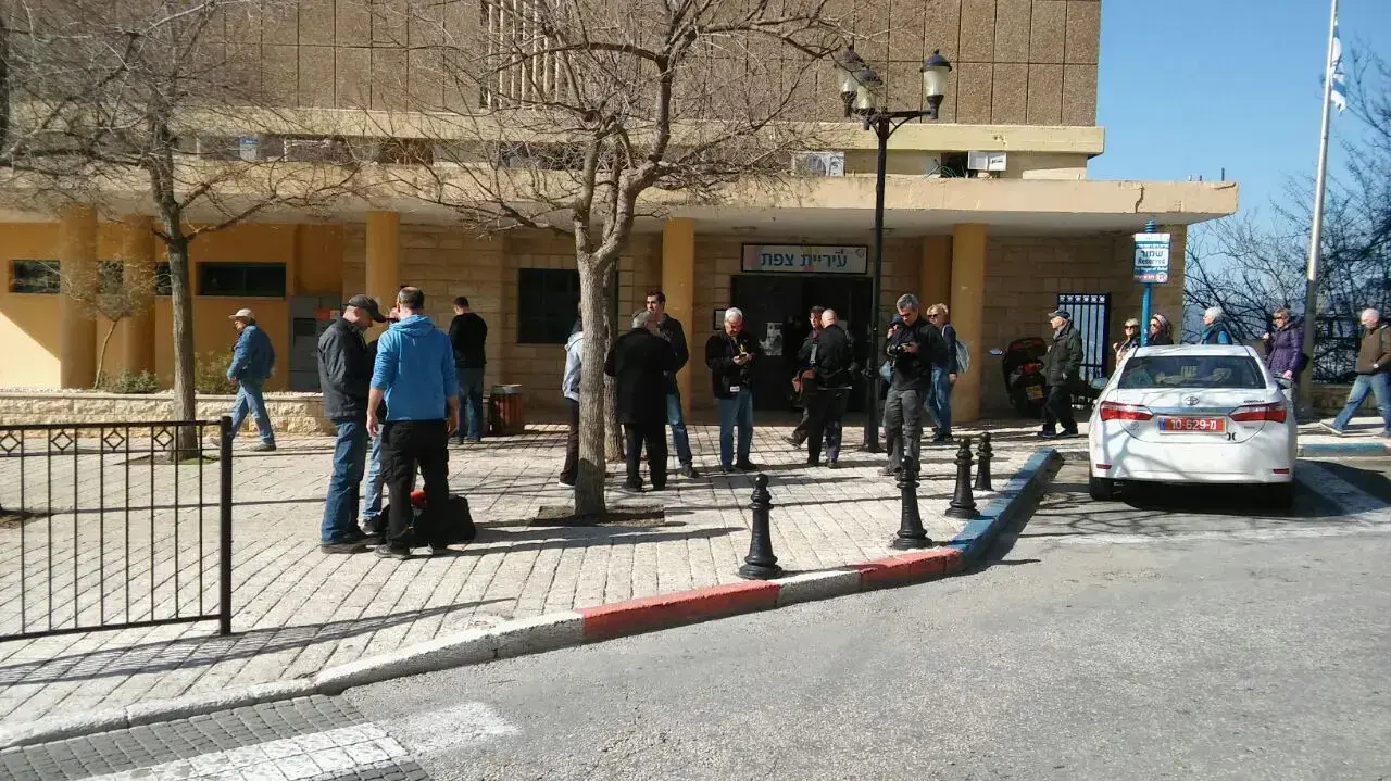חוקרי יאח"ה פשטו על משרדי עיריית צפת, פברואר 2017 חוקרי יאח"ה פשטו על משרדי עיריית צפת, פברואר 2017
