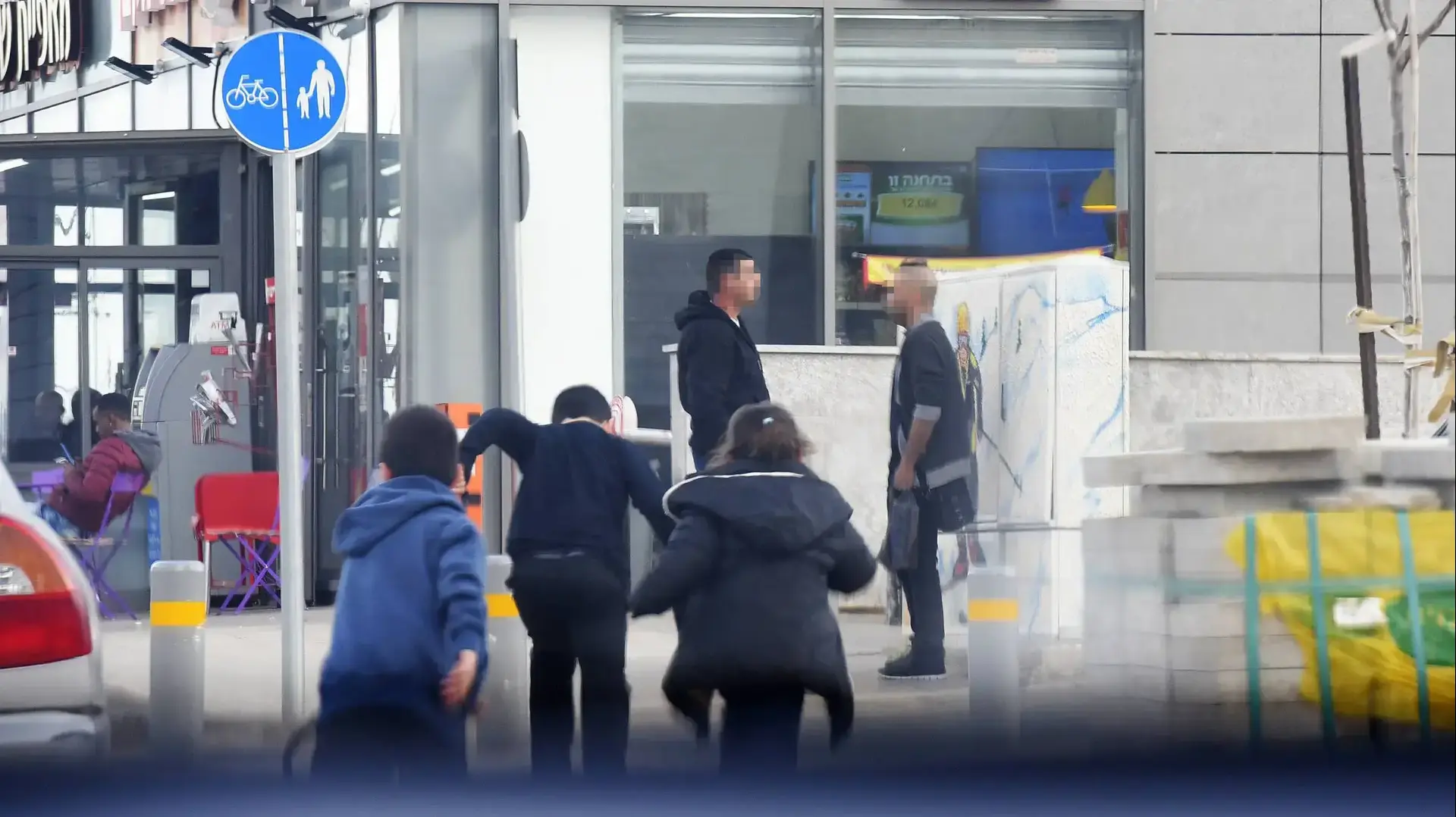 פדופיל מורשע לאחר שחרורו מהכלא וסוכן שב"ס מיחידת צור העוקבת ומפקחת על עברייני מין, ינואר 2017 