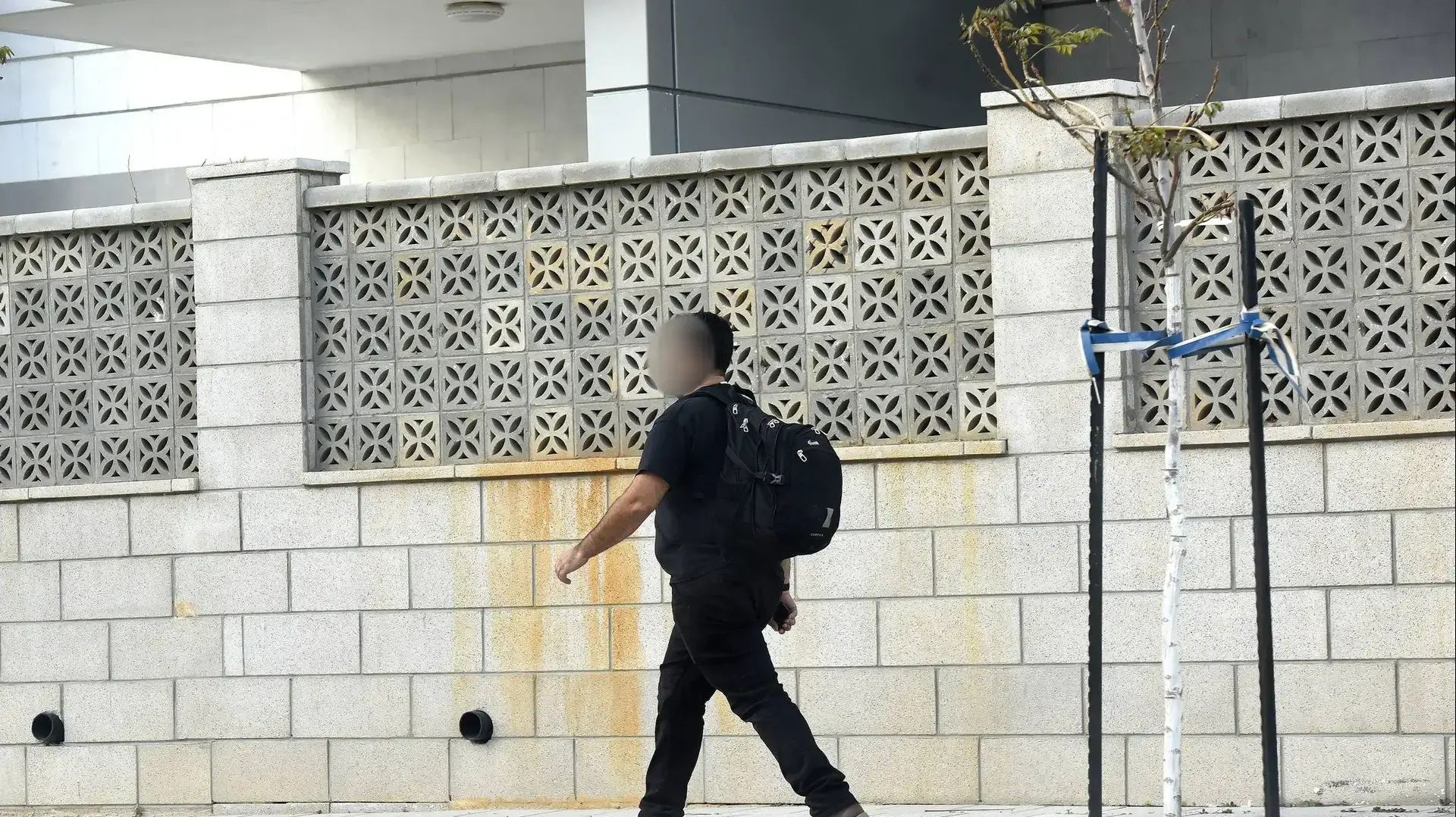 בלש של שירות בתי הסוהר במהלך מבצע מעקב ופיקוח אחר עברייני מין, ינואר 2017 בלש של שירות בתי הסוהר במהלך מבצע מעקב ופיקוח אחר עברייני מין, ינואר 2017