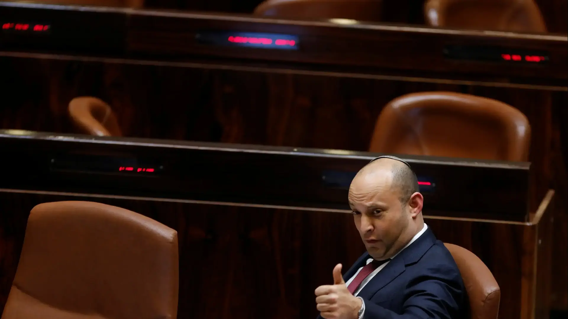 שר החינוך ויו"ר הבית היהודי נפתלי בנט בהצבעה בכנסת על חוק ההסדרה, 6 בפברואר 2017 שר החינוך ויו"ר הבית היהודי נפתלי בנט בהצבעה בכנסת על חוק ההסדרה, 6 בפברואר 2017