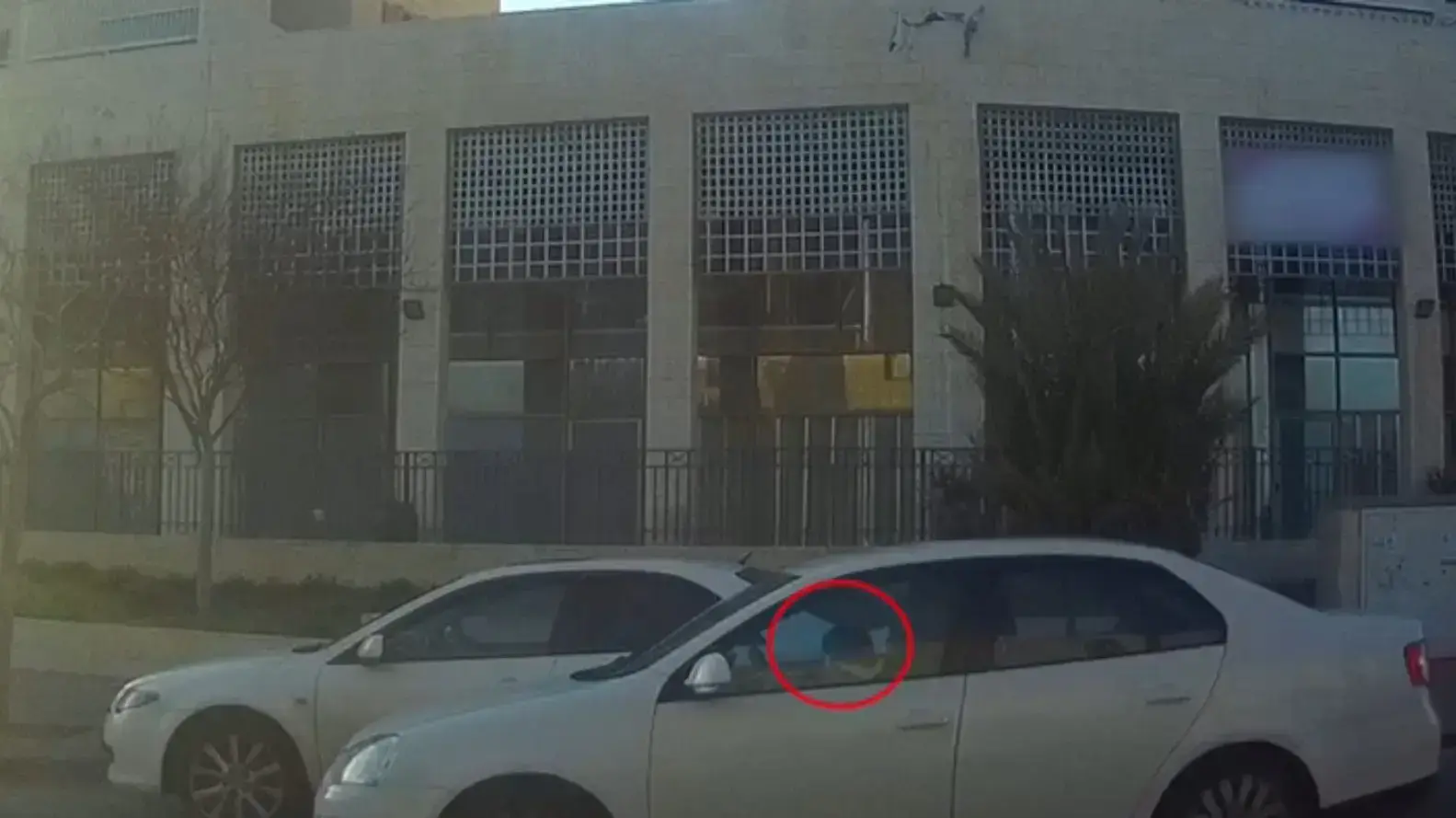 ילדה בת 6 נוהגת ברכב שנתפס על ידי המשטרה, 7 בפברואר 2017 ילדה בת 6 נוהגת ברכב שנתפס על ידי המשטרה, 7 בפברואר 2017