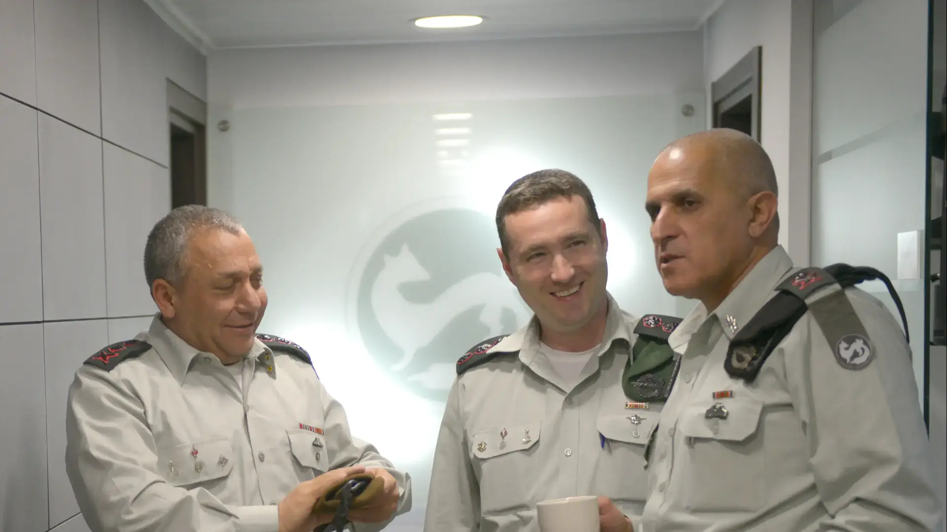 אלוף פיקוד הדרום לשעבר סמי תורג'מן, אל"ם רונן מנליס עוזר הרמטכ"ל שעתיד להתמנות לתפקיד דובר צה"ל והרמטכ"ל גדי איזנקוט, 7 בפברואר 2017 אלוף פיקוד הדרום לשעבר סמי תורג'מן, אל"ם רונן מנליס עוזר הרמטכ"ל שעתיד להתמנות לתפקיד דובר צה"ל והרמטכ"ל גדי איזנקוט, 7 בפברואר 2017